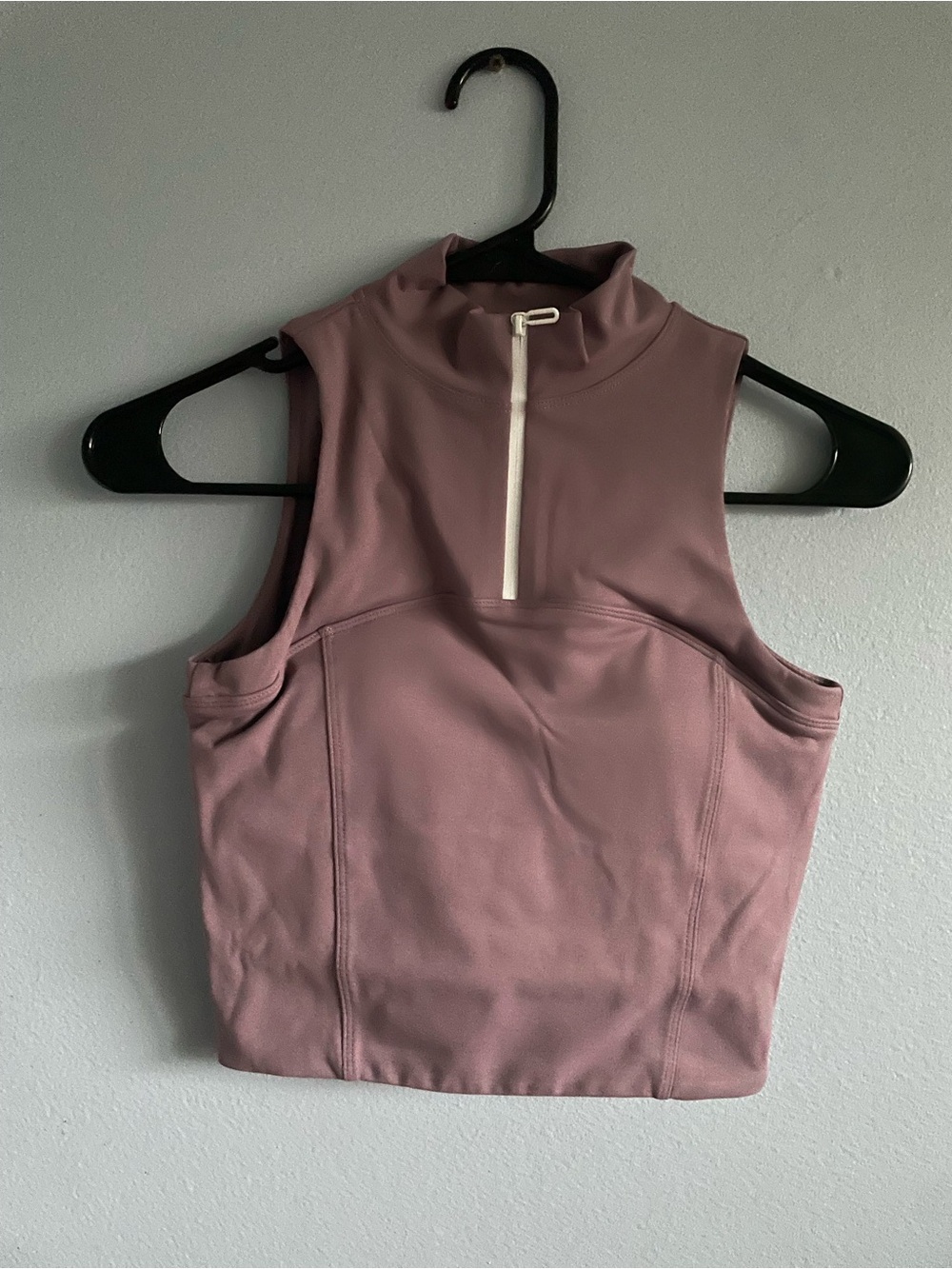 GOLD HINGE
Day To Night Quarter-Zip Sleeveless Top